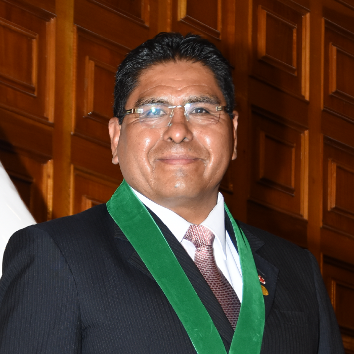 Lic. Adm. Javier Centeno Velásquez